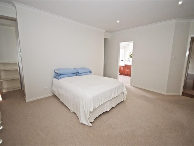 13 Neri Crescent, Arundel QLD 4214