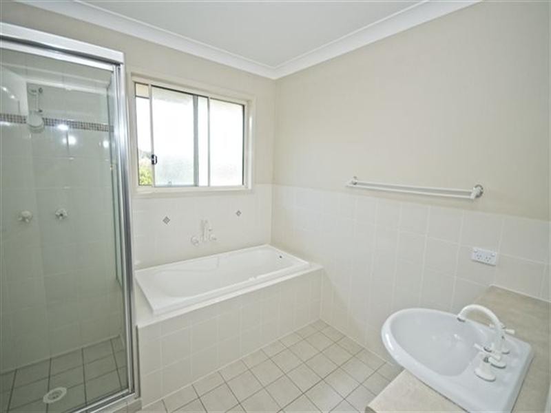 84 Golden Bear Drive, Arundel QLD 4214