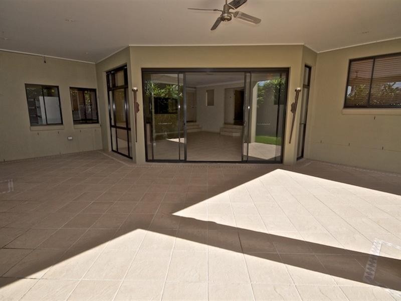 5 Eastbourne Chase, Arundel QLD 4214