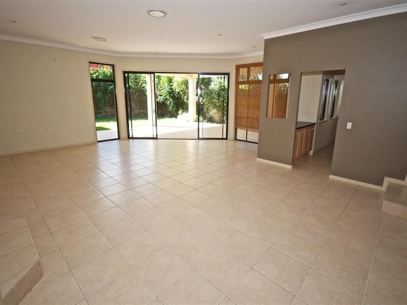 5 Eastbourne Chase, Arundel QLD 4214