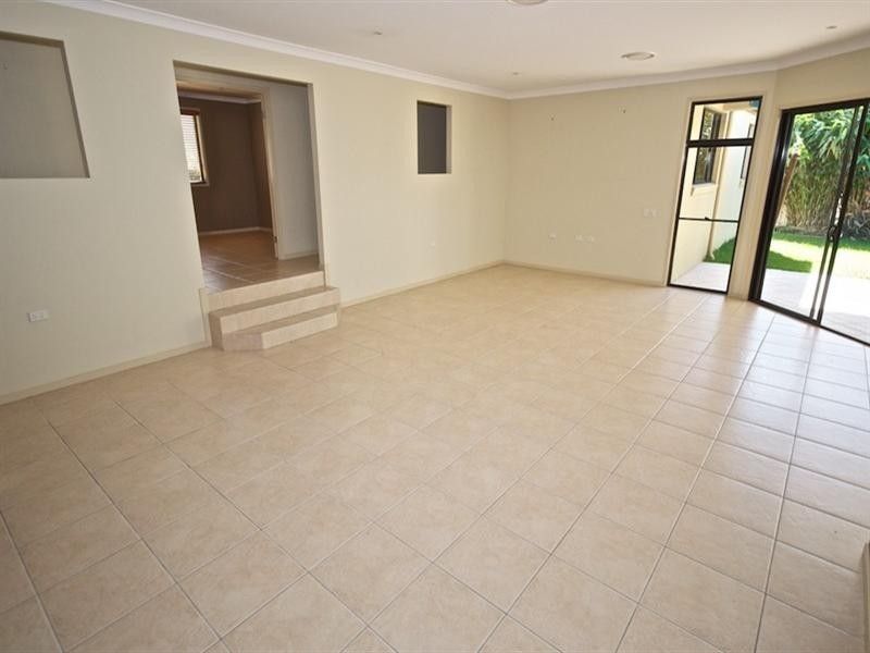 5 Eastbourne Chase, Arundel QLD 4214