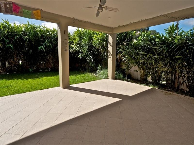 5 Eastbourne Chase, Arundel QLD 4214