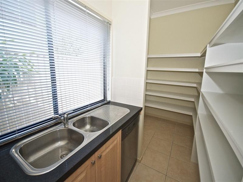 5 Eastbourne Chase, Arundel QLD 4214