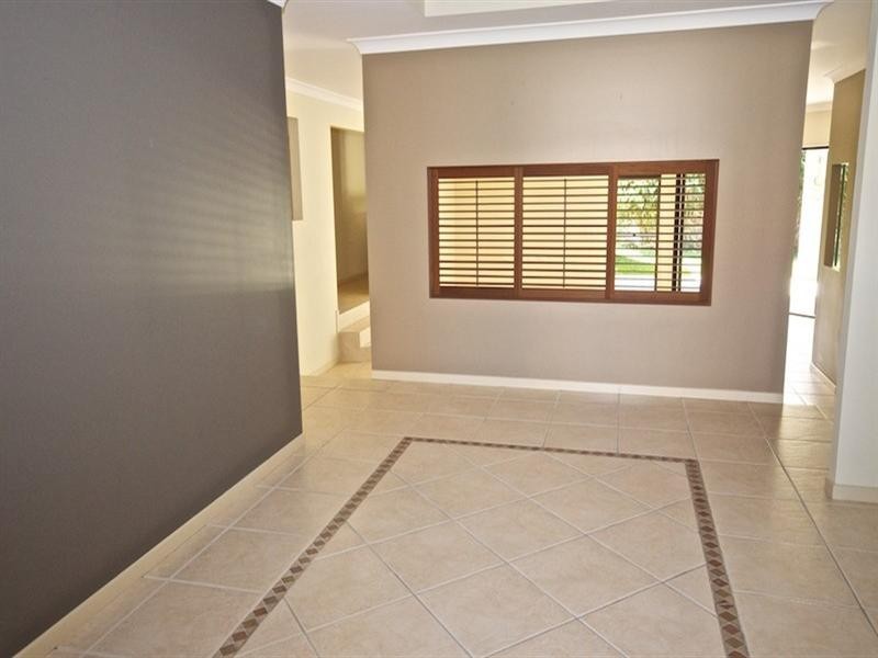5 Eastbourne Chase, Arundel QLD 4214