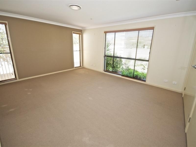 5 Eastbourne Chase, Arundel QLD 4214