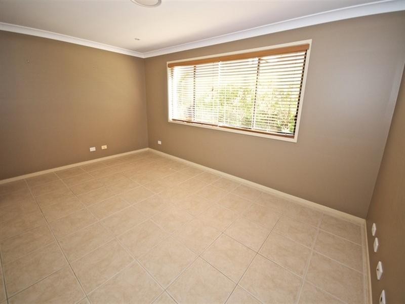 5 Eastbourne Chase, Arundel QLD 4214