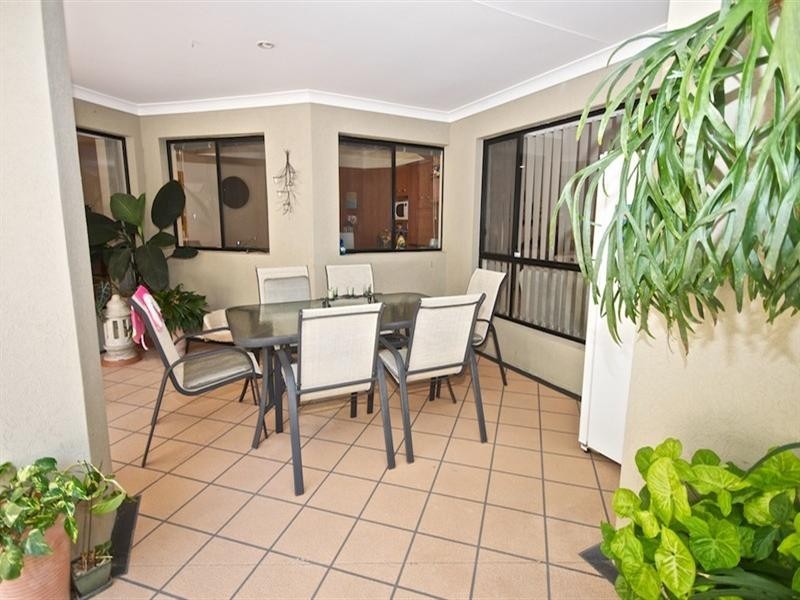 65 Arun Drive, Arundel QLD 4214