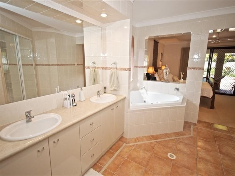 65 Arun Drive, Arundel QLD 4214