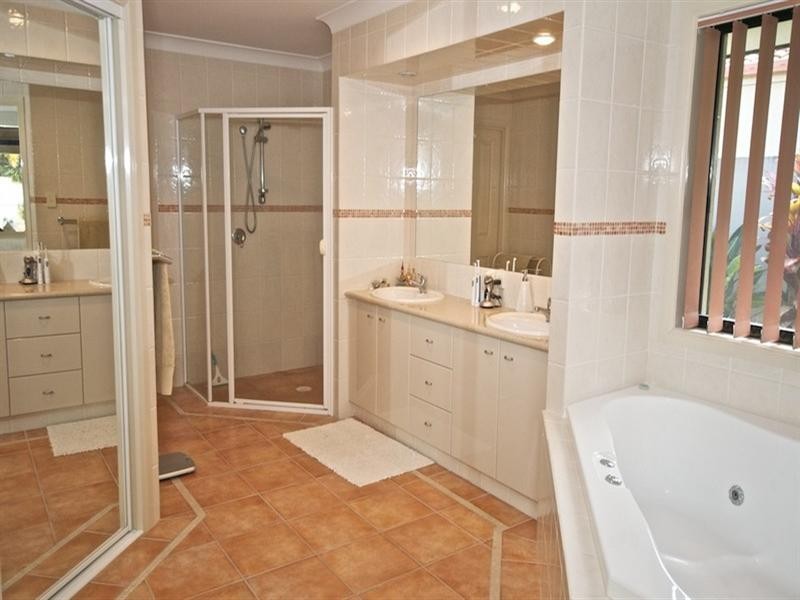 65 Arun Drive, Arundel QLD 4214