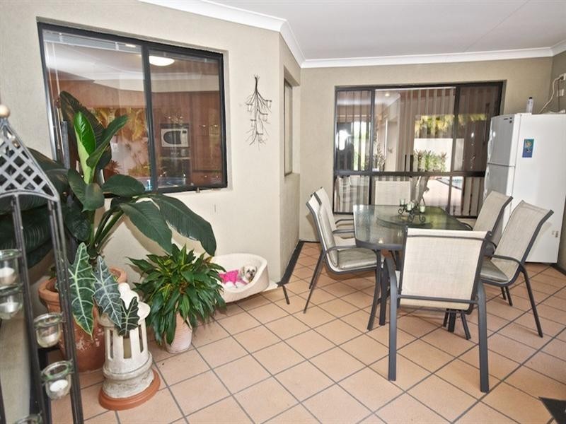 65 Arun Drive, Arundel QLD 4214