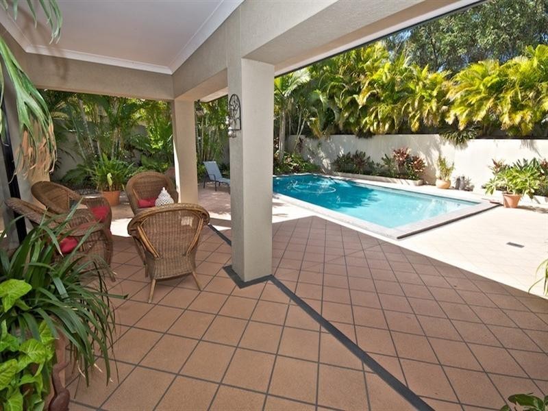 65 Arun Drive, Arundel QLD 4214