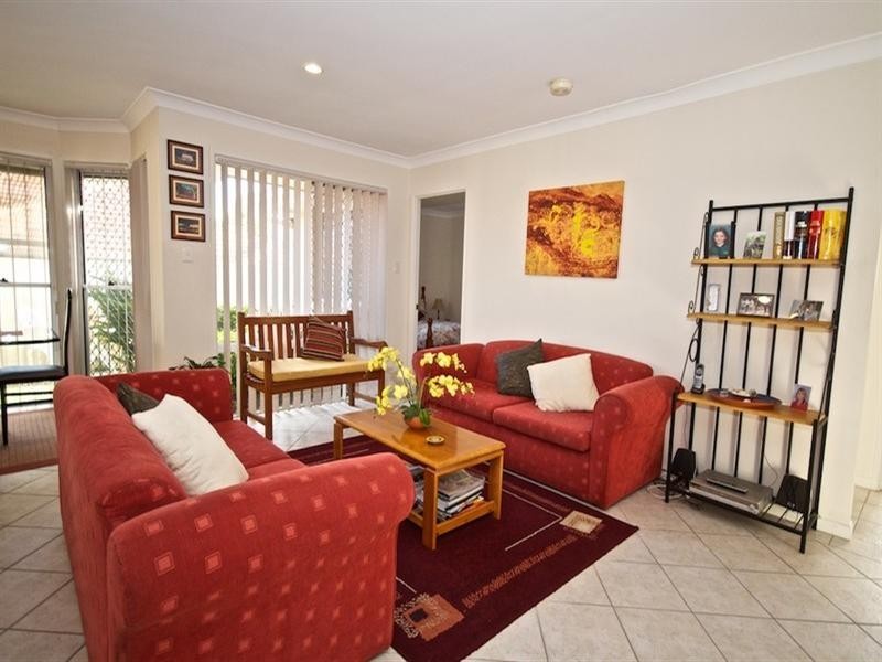 3 Dylan Street, Arundel QLD 4214