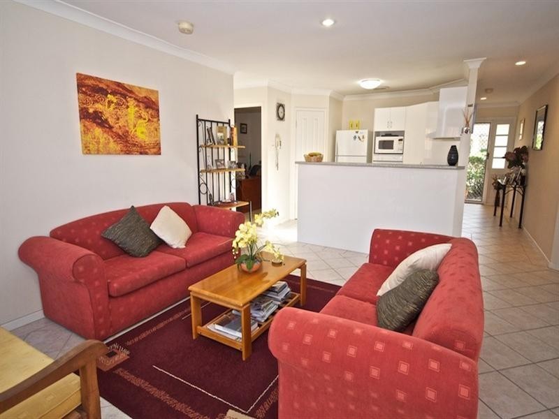 3 Dylan Street, Arundel QLD 4214