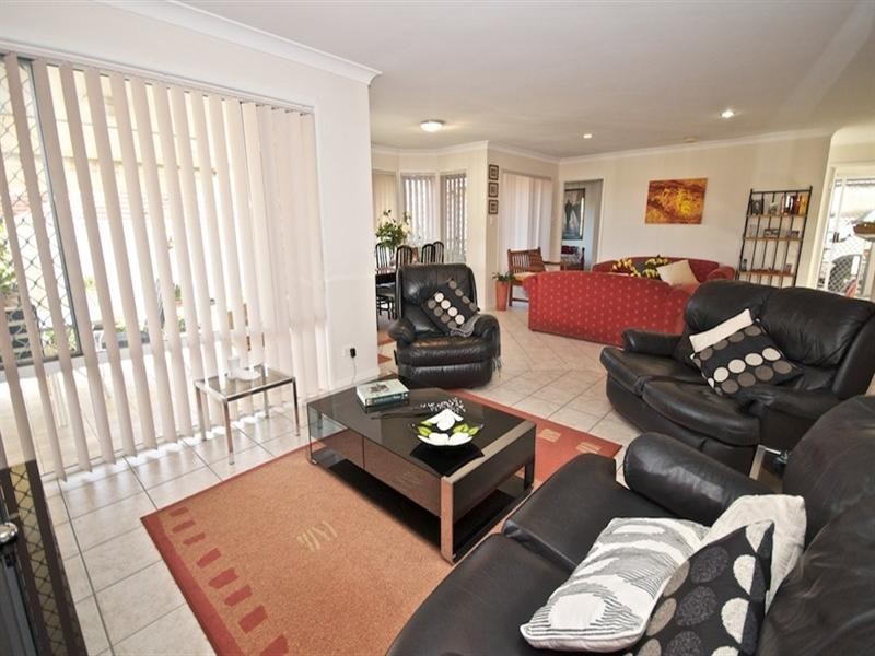 3 Dylan Street, Arundel QLD 4214