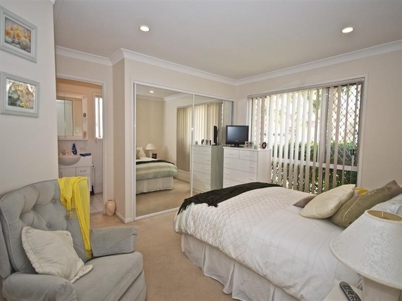 3 Dylan Street, Arundel QLD 4214