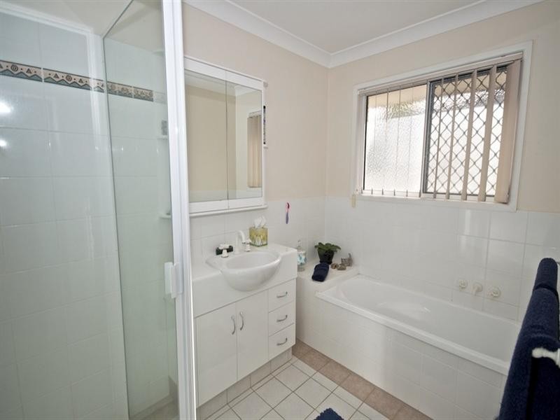 3 Dylan Street, Arundel QLD 4214