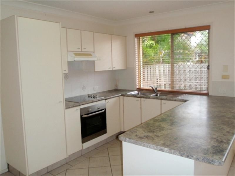 4a Joshua Close, Arundel QLD 4214