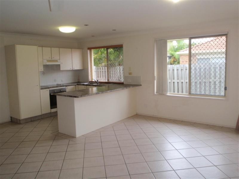 4a Joshua Close, Arundel QLD 4214