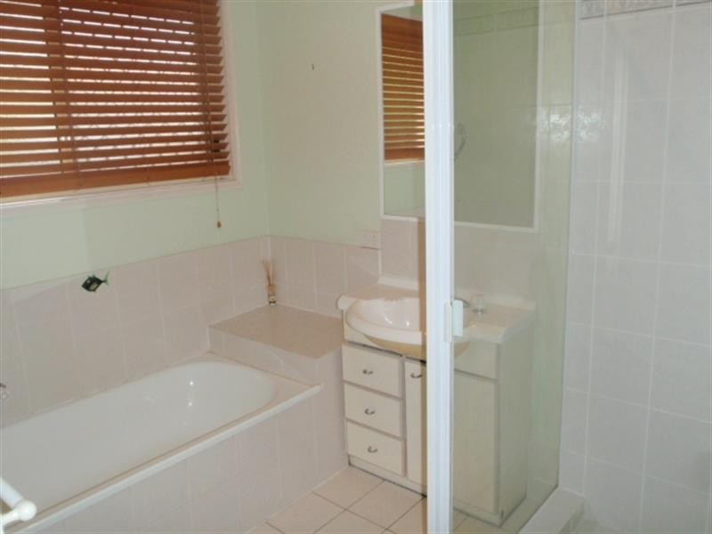 4a Joshua Close, Arundel QLD 4214