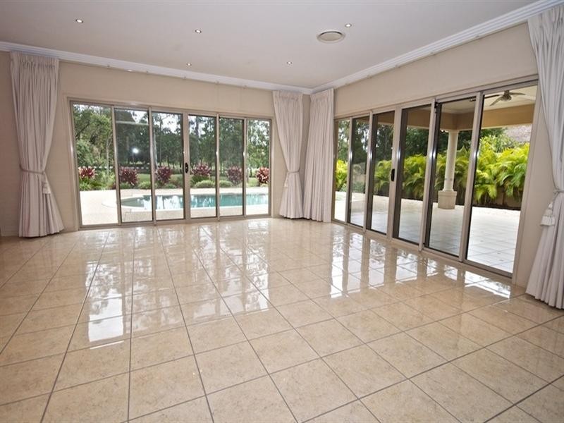 92 Arun Drive, Arundel QLD 4214