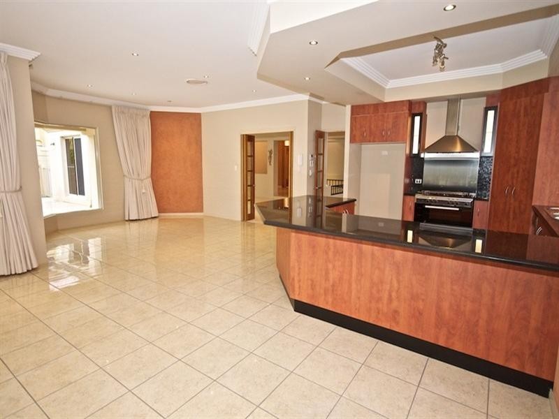 92 Arun Drive, Arundel QLD 4214