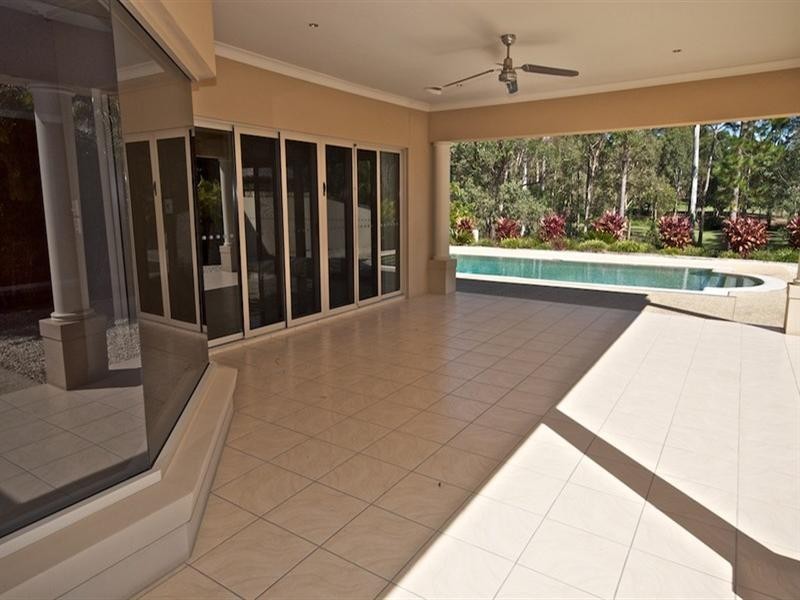 92 Arun Drive, Arundel QLD 4214
