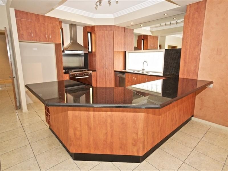 92 Arun Drive, Arundel QLD 4214