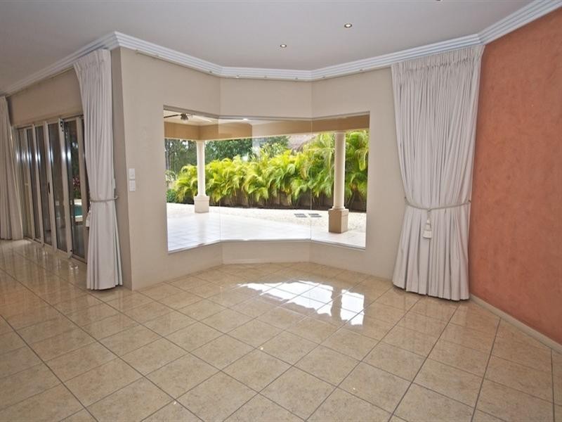 92 Arun Drive, Arundel QLD 4214