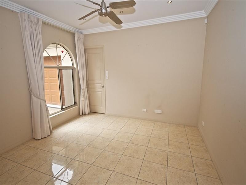 92 Arun Drive, Arundel QLD 4214