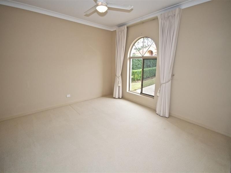 92 Arun Drive, Arundel QLD 4214