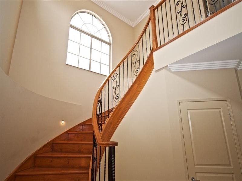 92 Arun Drive, Arundel QLD 4214