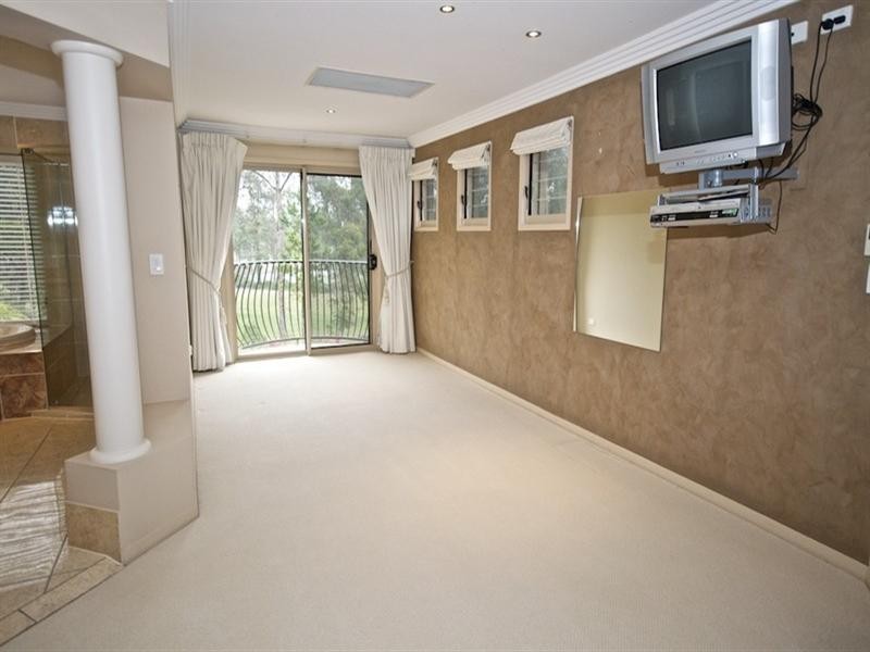 92 Arun Drive, Arundel QLD 4214