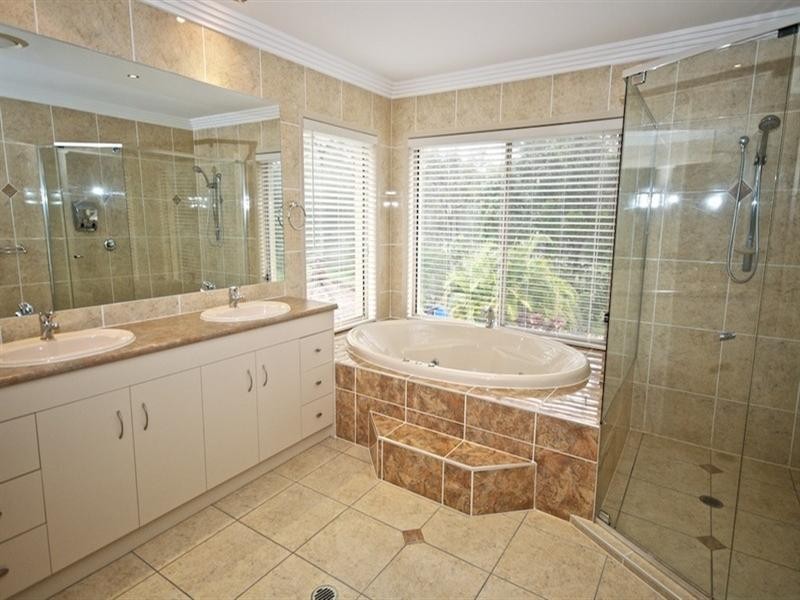 92 Arun Drive, Arundel QLD 4214