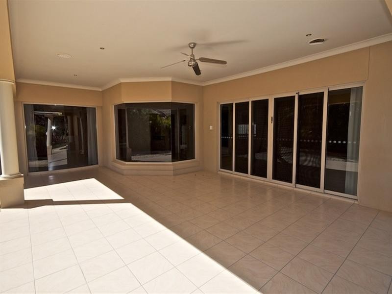 92 Arun Drive, Arundel QLD 4214