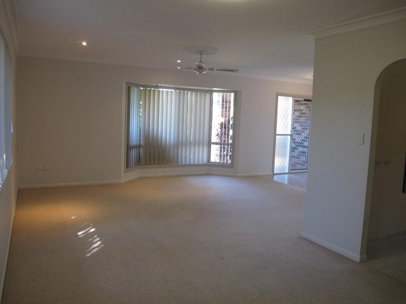 1 Open Drive, Arundel QLD 4214