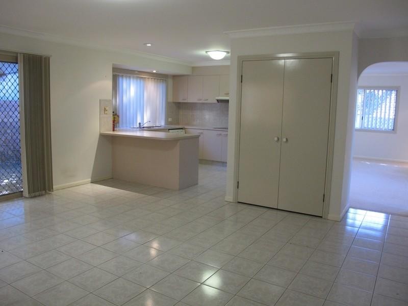 1 Open Drive, Arundel QLD 4214