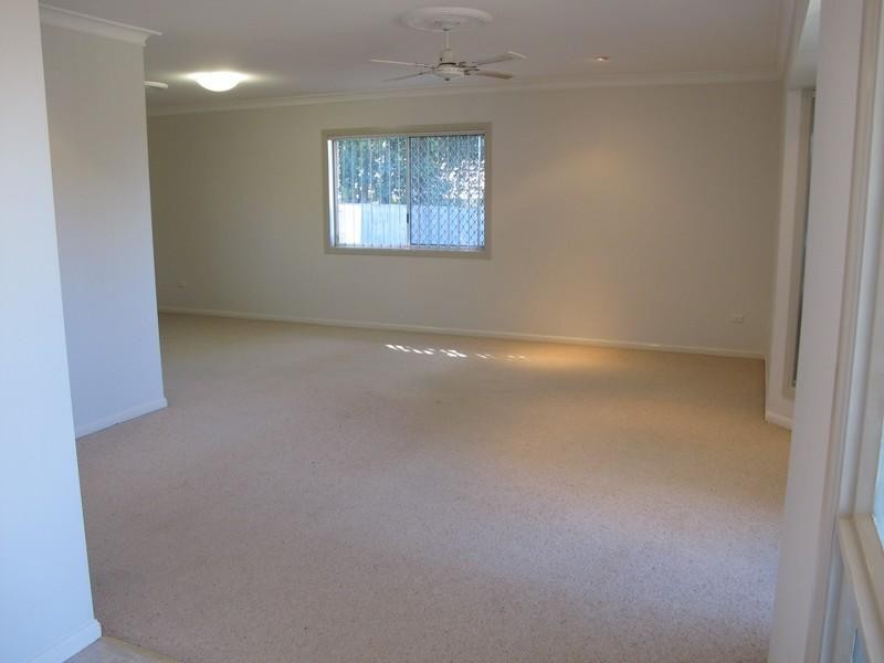1 Open Drive, Arundel QLD 4214