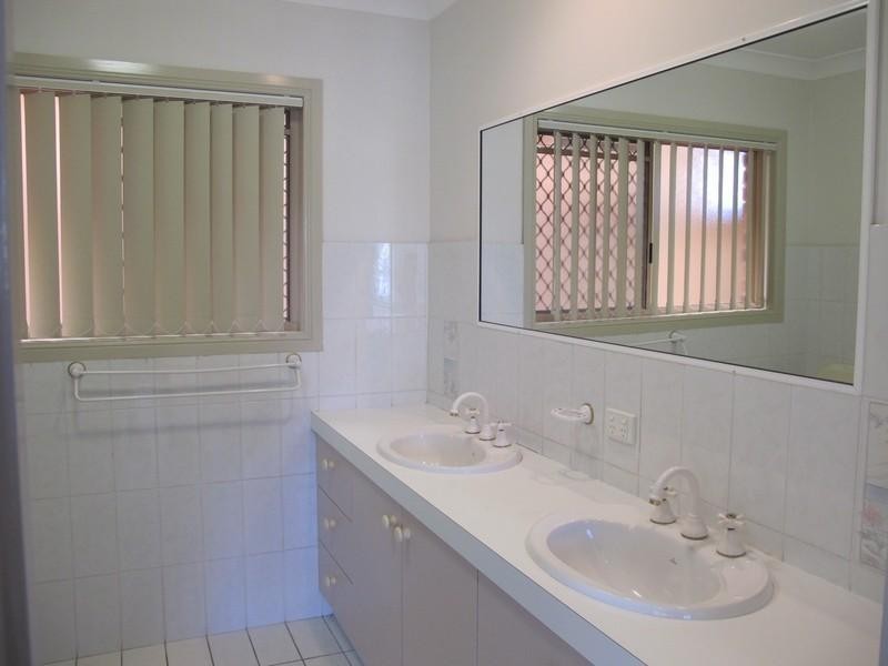 1 Open Drive, Arundel QLD 4214