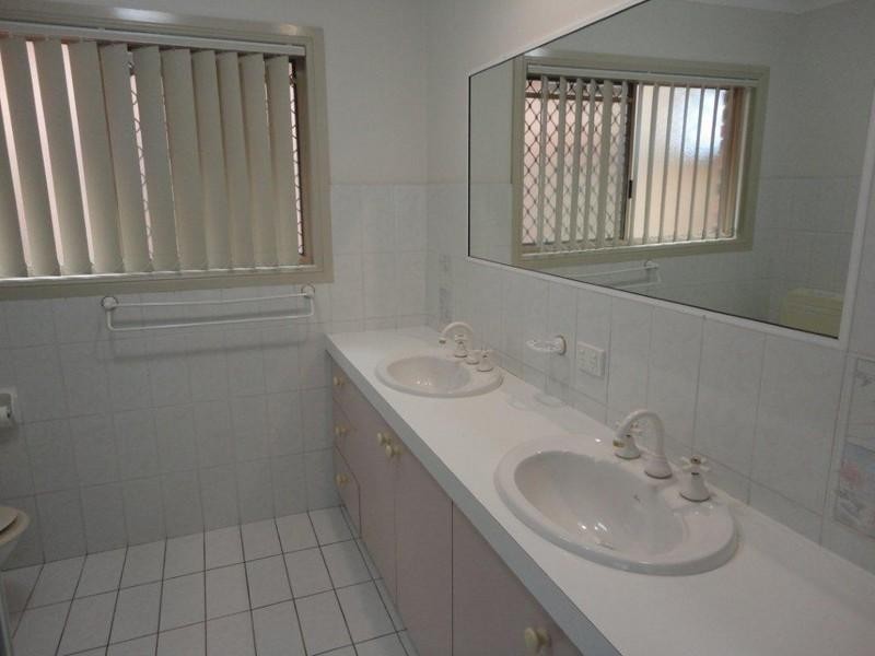 1 Open Drive, Arundel QLD 4214