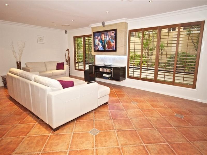 7 Midhurst Court, Arundel QLD 4214