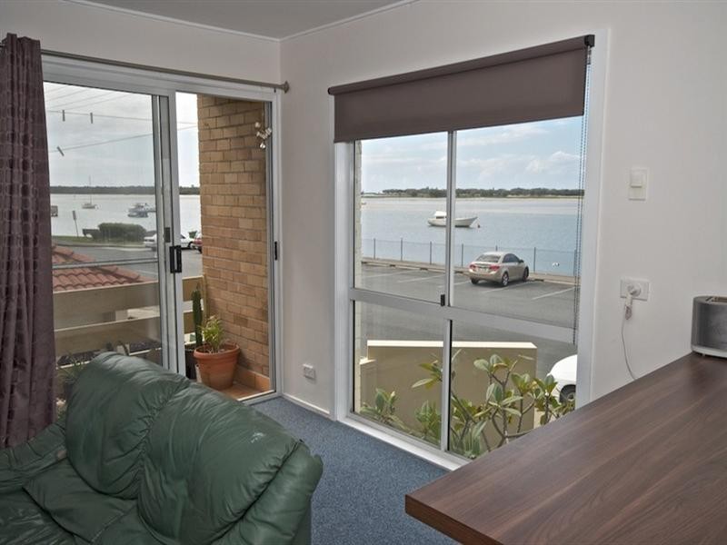4/272 Marine Parade, Labrador QLD 4215