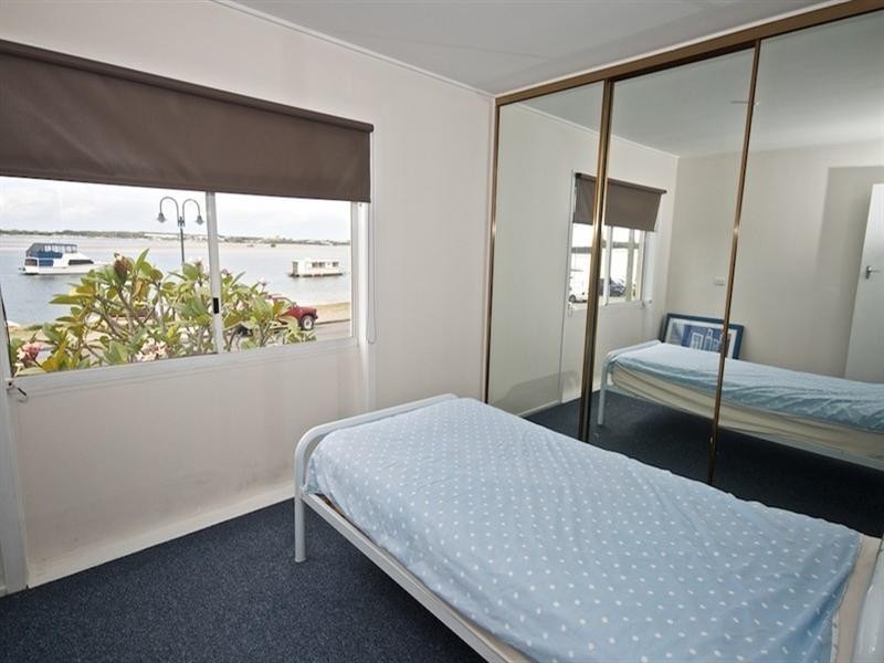 4/272 Marine Parade, Labrador QLD 4215