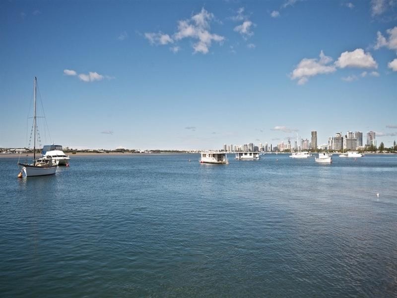 4/272 Marine Parade, Labrador QLD 4215