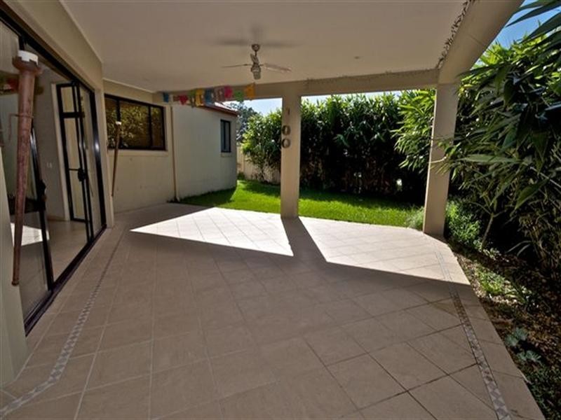 5 Eastbourne Chase, Arundel QLD 4214