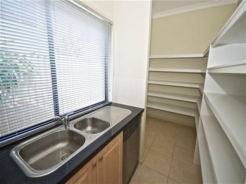 5 Eastbourne Chase, Arundel QLD 4214