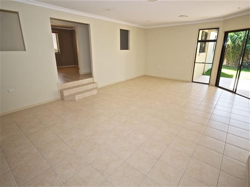 5 Eastbourne Chase, Arundel QLD 4214