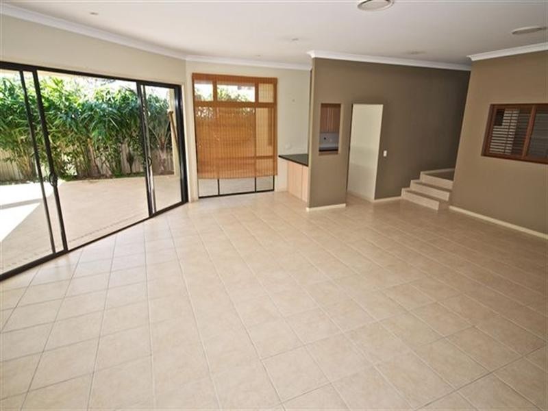 5 Eastbourne Chase, Arundel QLD 4214