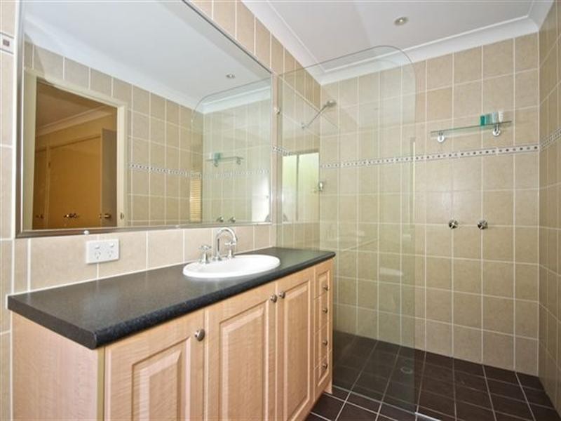 5 Eastbourne Chase, Arundel QLD 4214