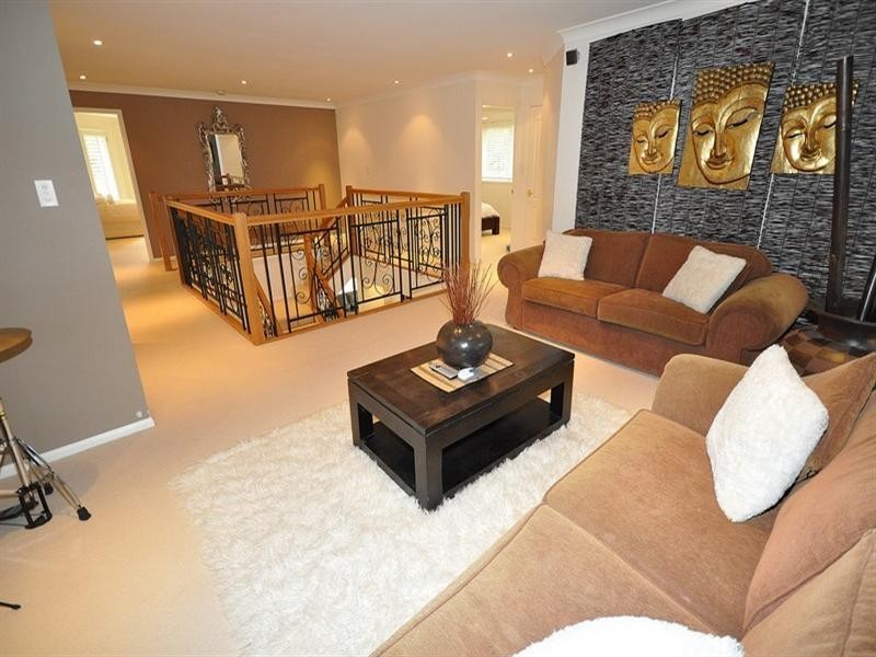 15 Blackfen Court, Arundel QLD 4214