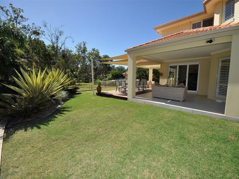 15 Blackfen Court, Arundel QLD 4214